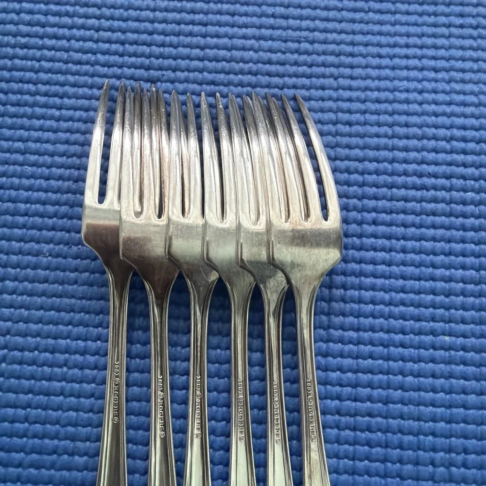 1881 Rogers Stainless flatware 6 Dinner FORKS, 7